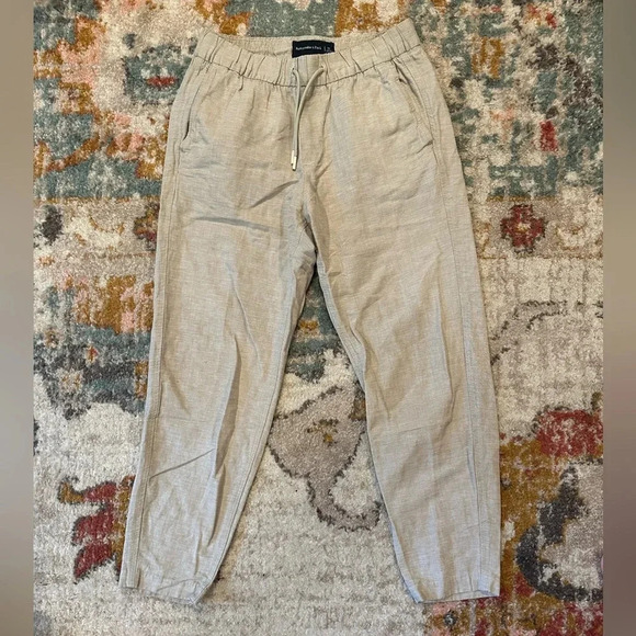 Khaki, lightweight, casual, cropped, elastic waist A&F pants D-18 - Picture 1 of 3